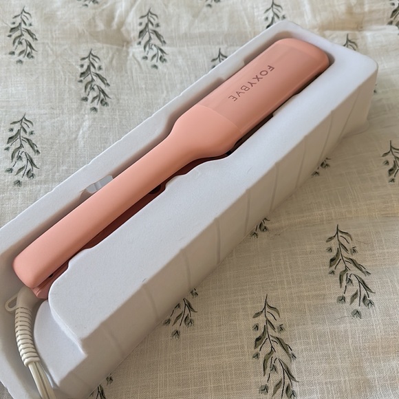 NIB FOXYBAE Blush Pink Wide Plate 1.75β Flat Iron - Picture 3 of 5